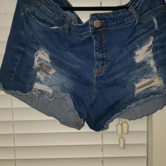 Shorts - Picture 1 of 2